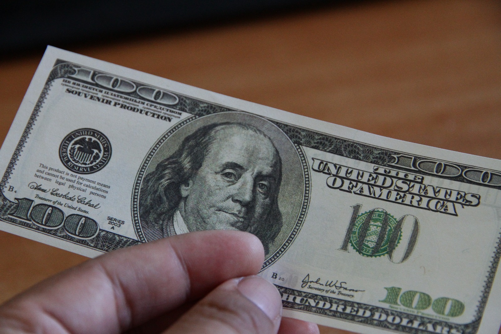 Курс доллара снизился до 495 тенге